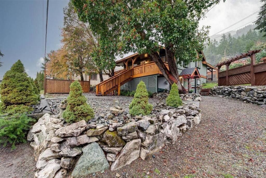 Cowichan Lake Cottages - Youbou