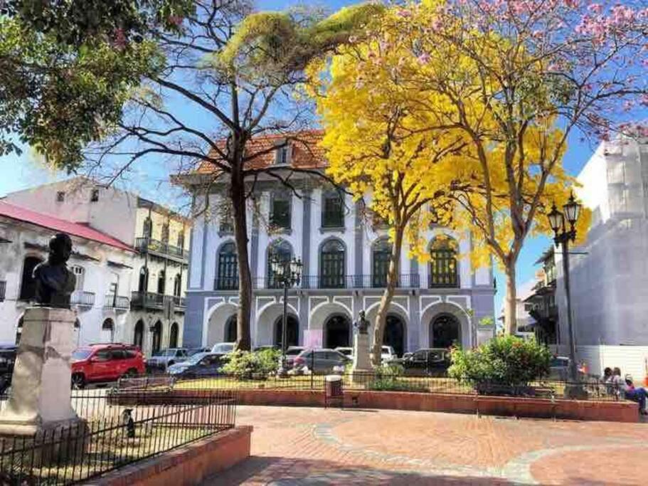 LUXURY Mid-Century Apartment In Casco Viejo view 2