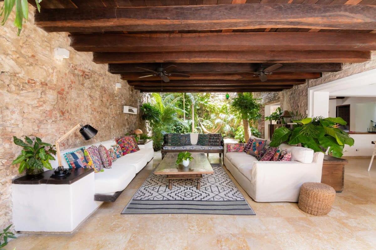 Vibrant House 5BR with Pool in Cartagena