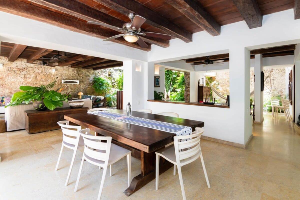Vibrant House 5BR with Pool in Cartagena