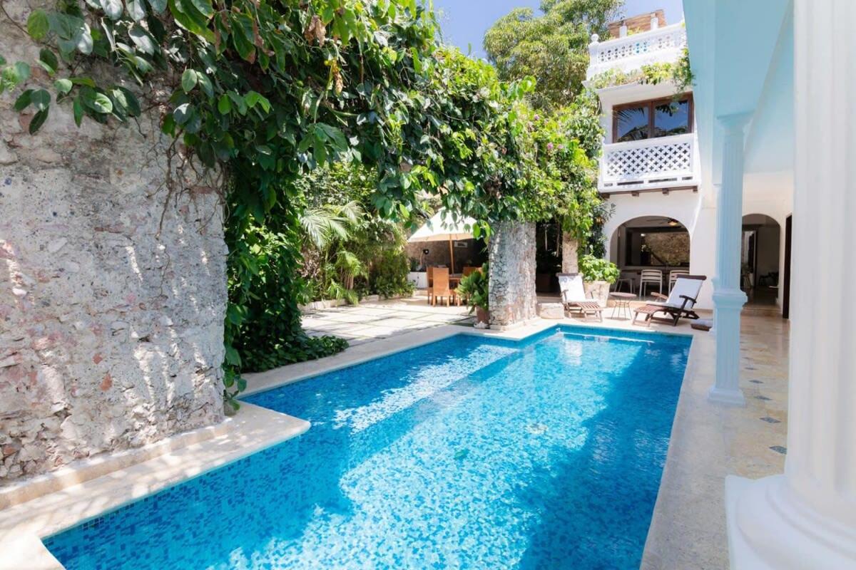 Vibrant House 5BR with Pool in Cartagena