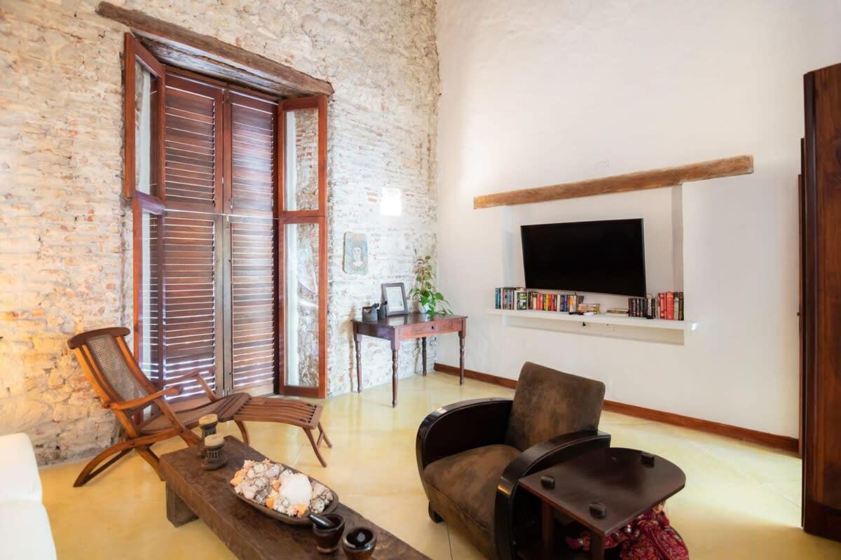 Vibrant House 5BR with Pool in Cartagena