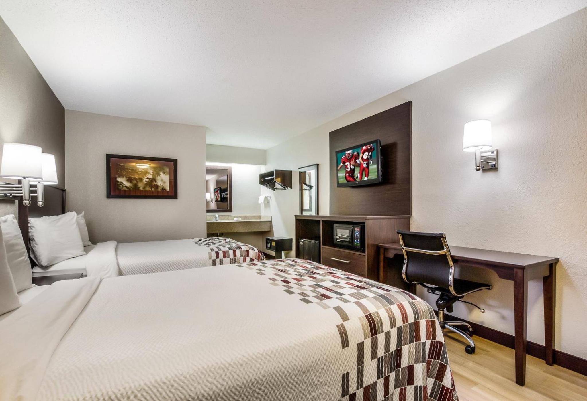Lexington Vacations - Red Roof Inn Lexington - Property Image 8
