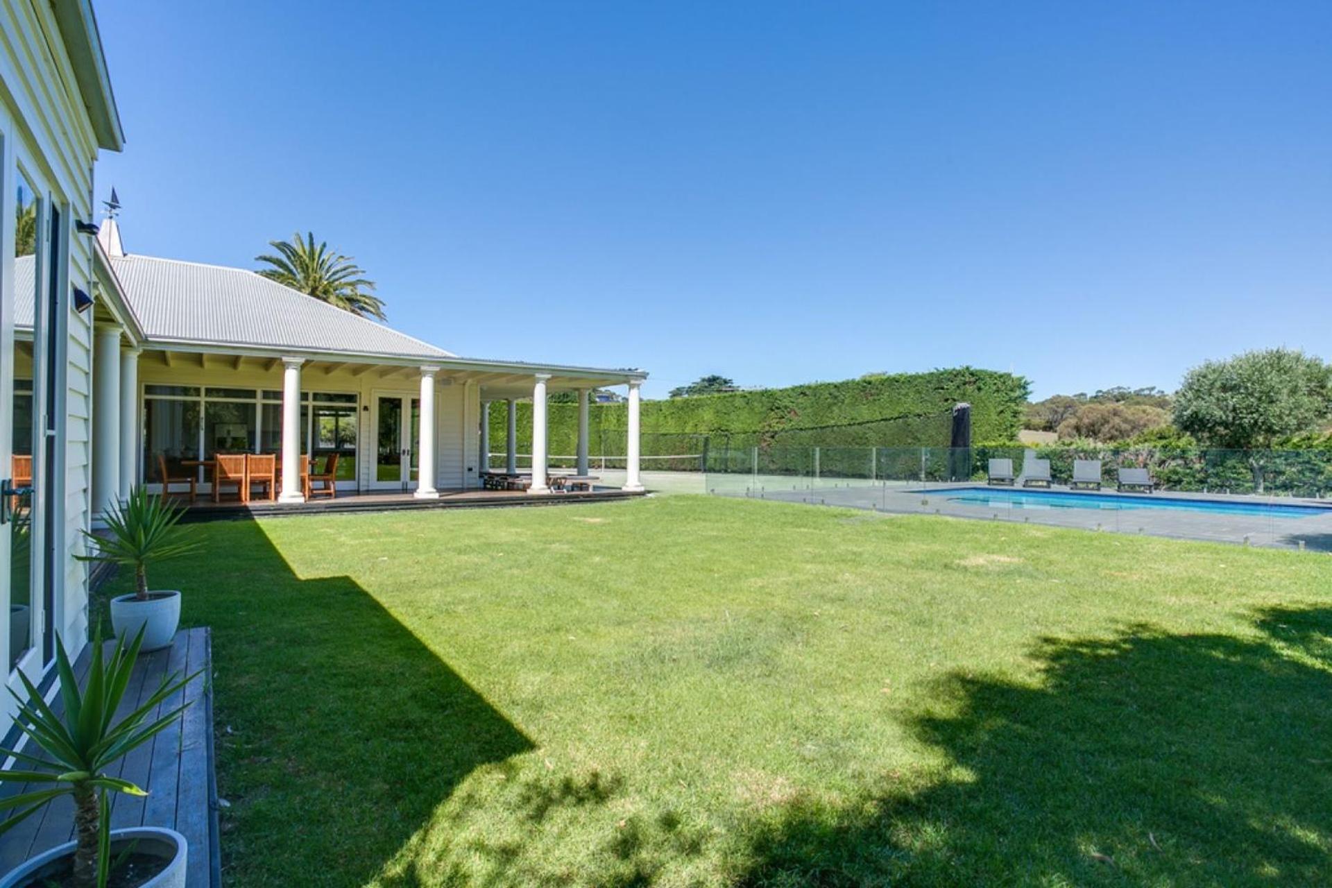 Tara fully fenced pool and pest control done regularly and can be done before booking