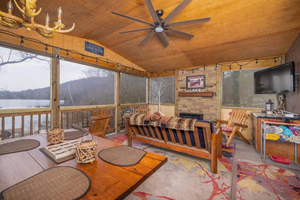 Waterfront Cabin 20 Mins to National Park & Massanutten! view 5