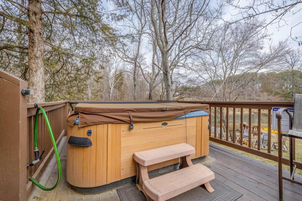 Waterfront Cabin 20 Mins to National Park & Massanutten! view 4