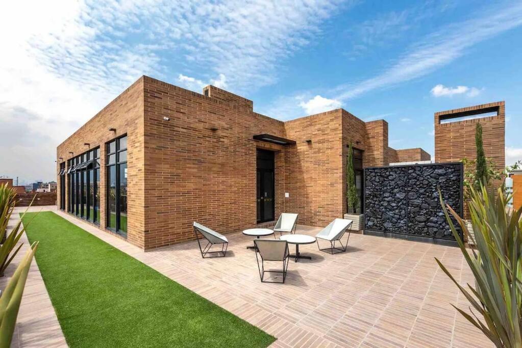 Apartment 2 BR-Third Floor-UK