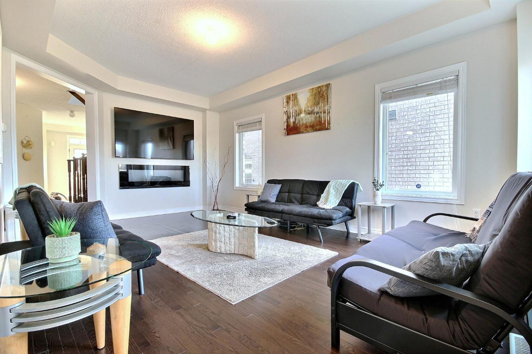 Luxury Home Mins from Waterfall next to Transit