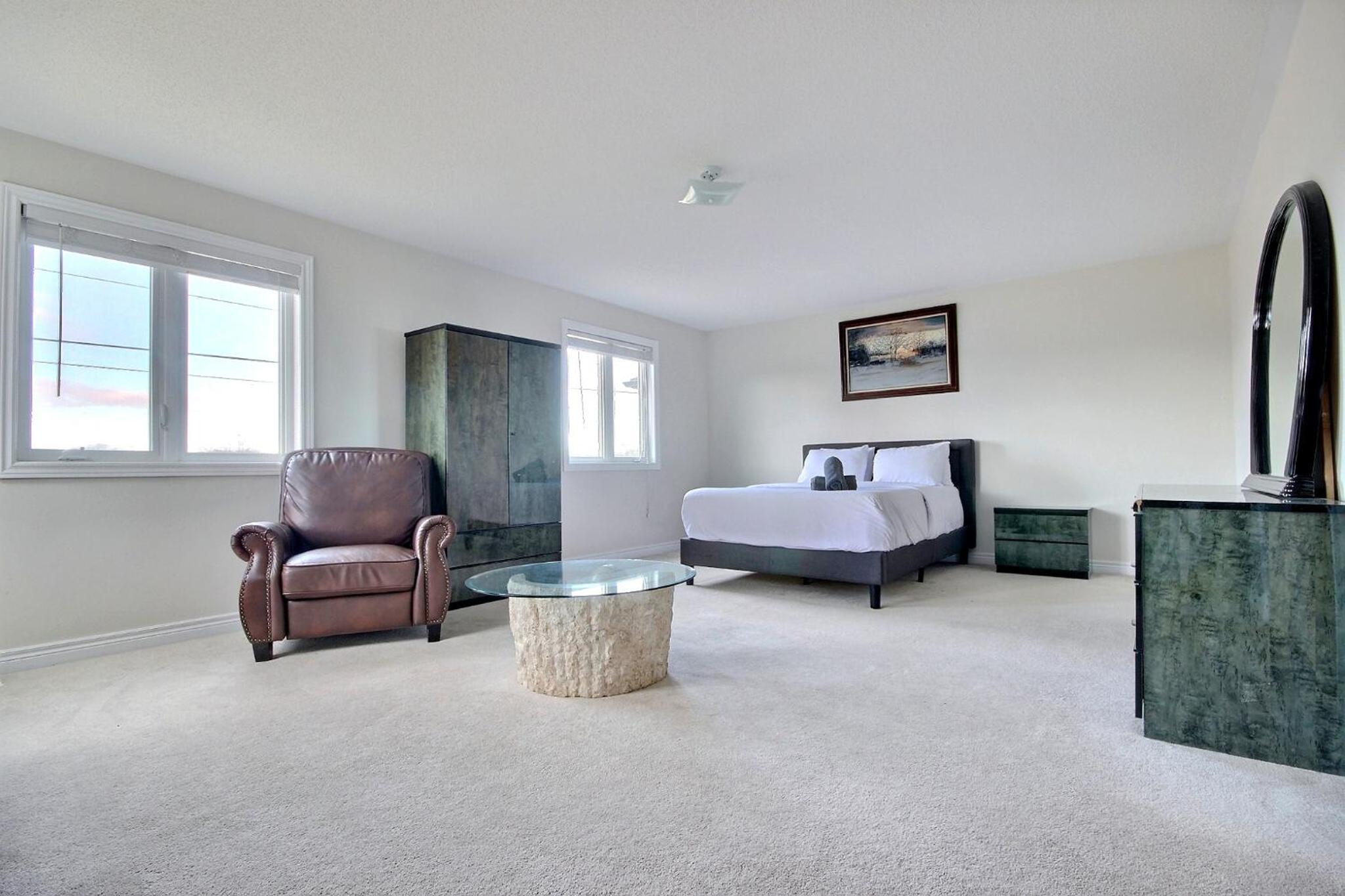 Luxury Home Mins from Waterfall next to Transit