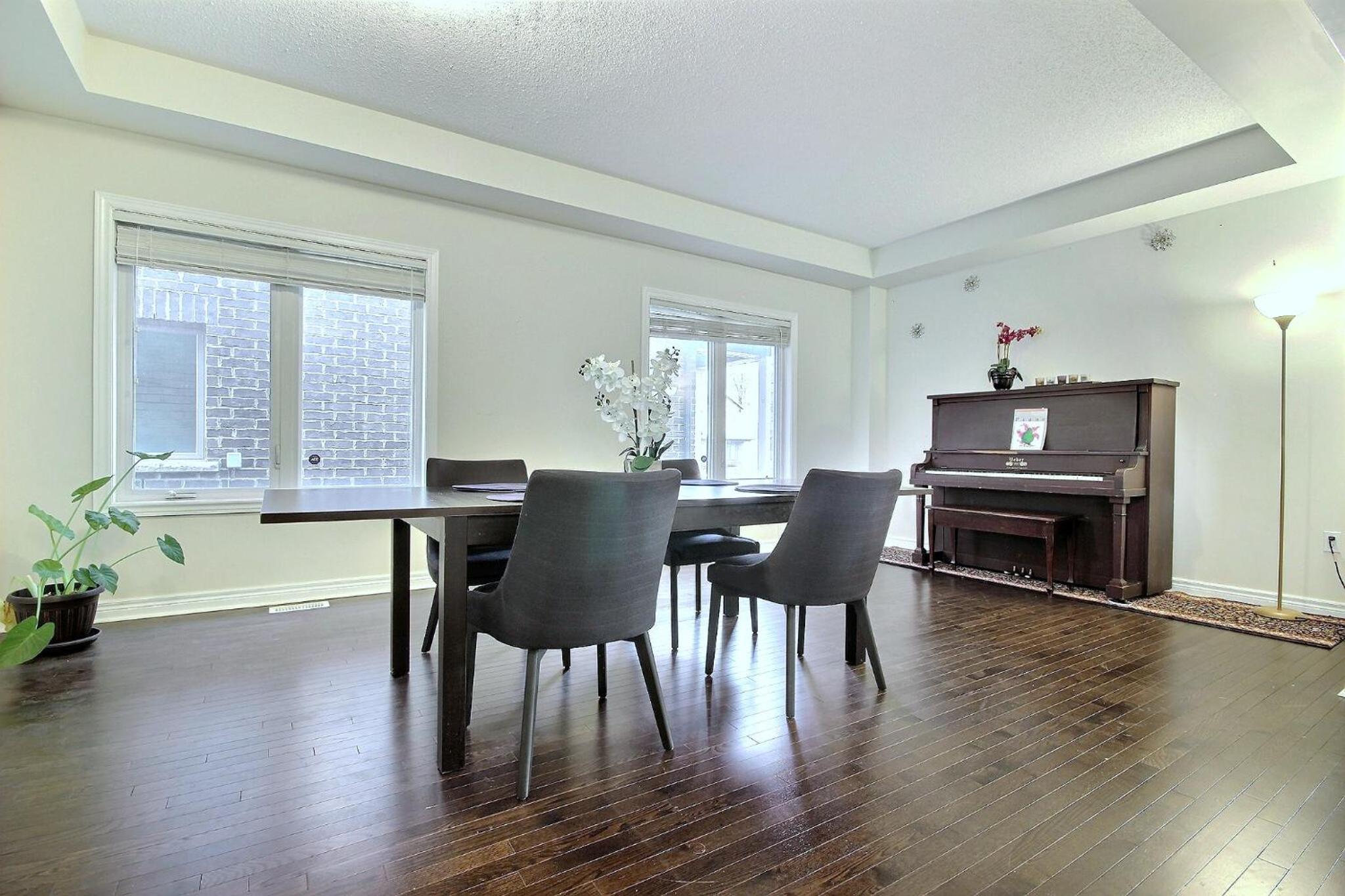 Luxury Home Mins from Waterfall next to Transit
