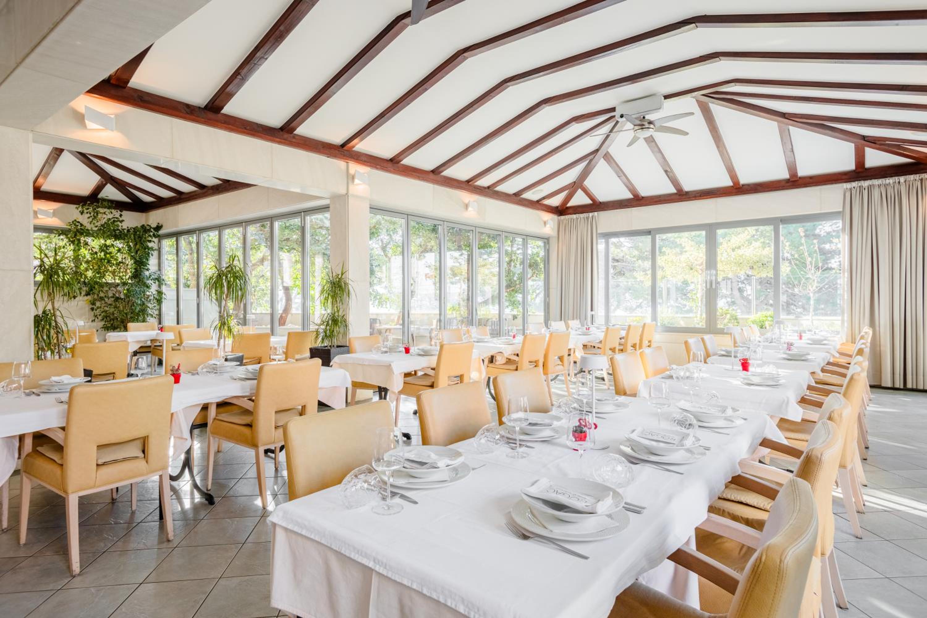 Rogač Rooms & Restaurant view 2