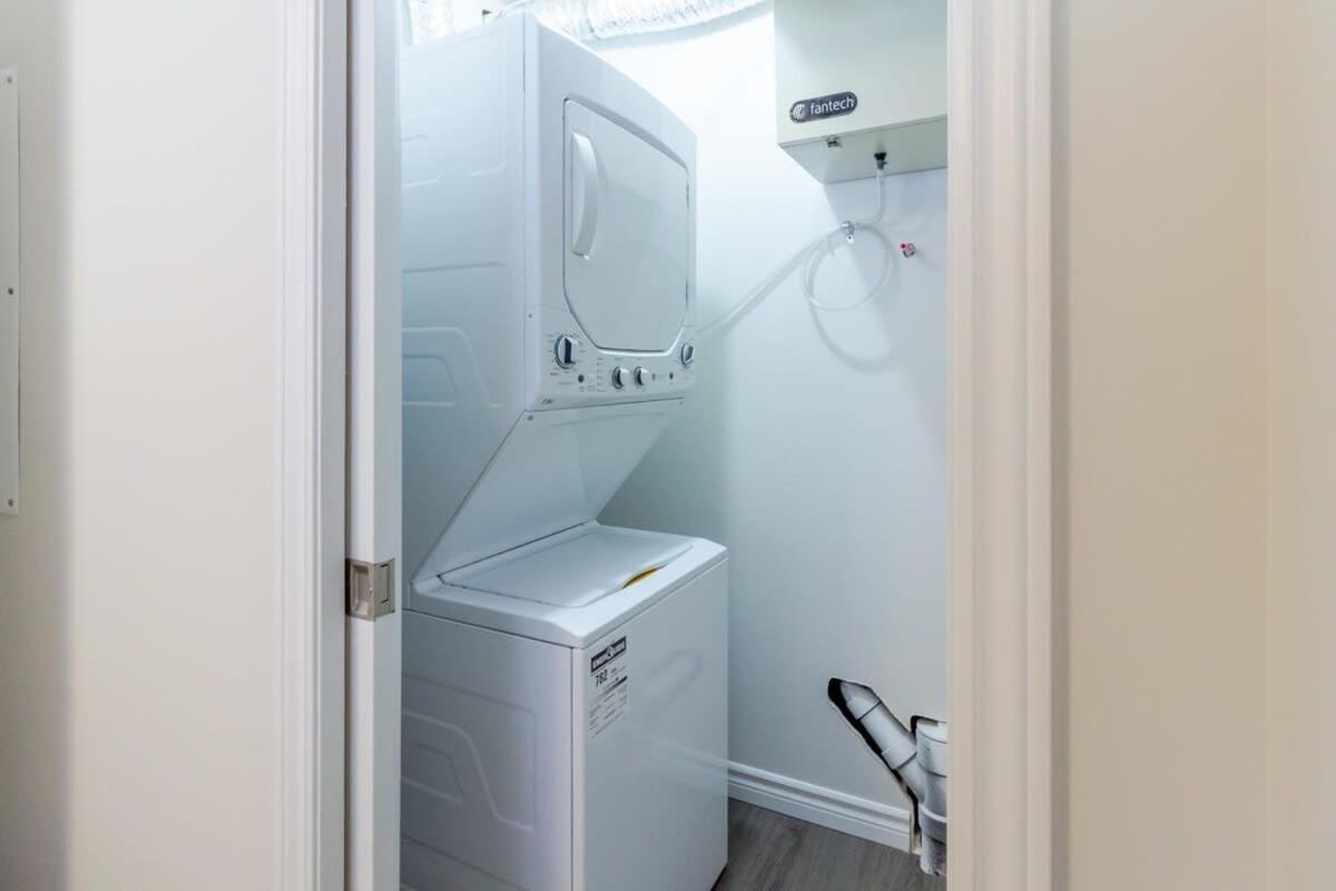 New 2BD Condo, UNB, Hospital, Golf, Patio Coffee