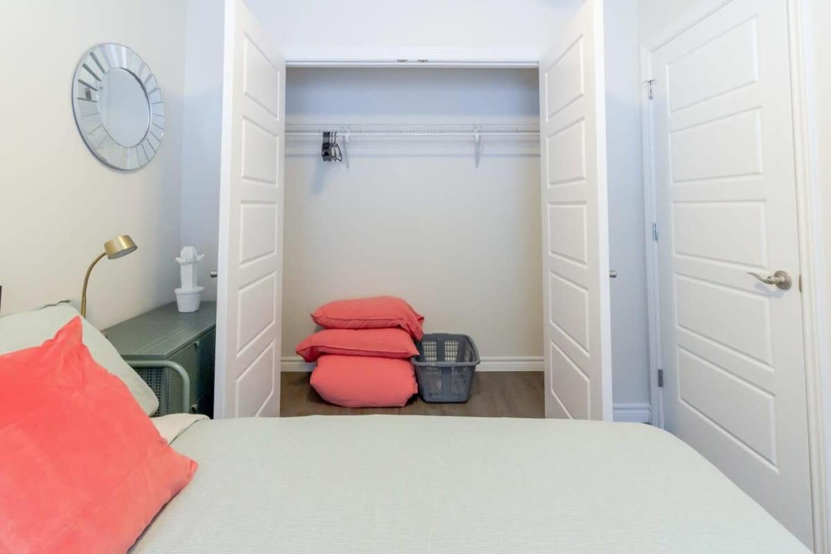 New 2BD Condo, UNB, Hospital, Golf, Patio Coffee