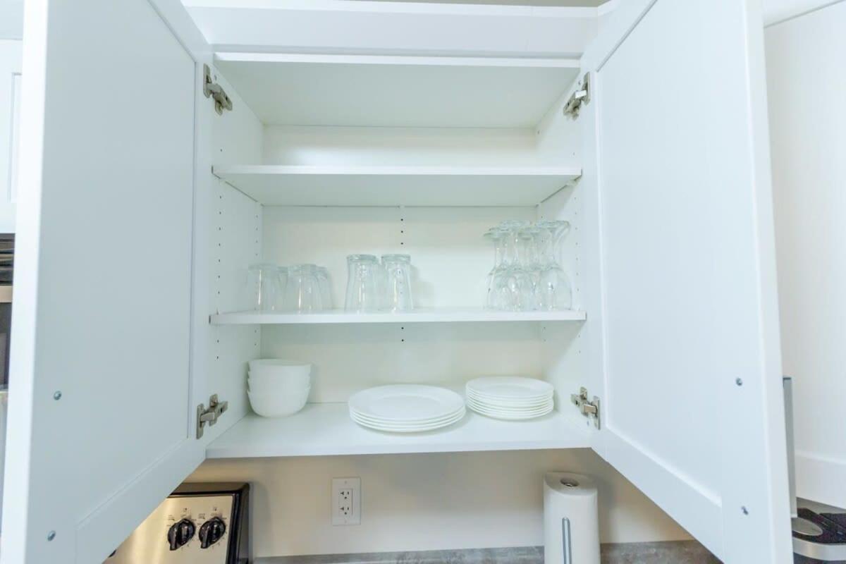New 2BD Condo, UNB, Hospital, Golf, Patio Coffee