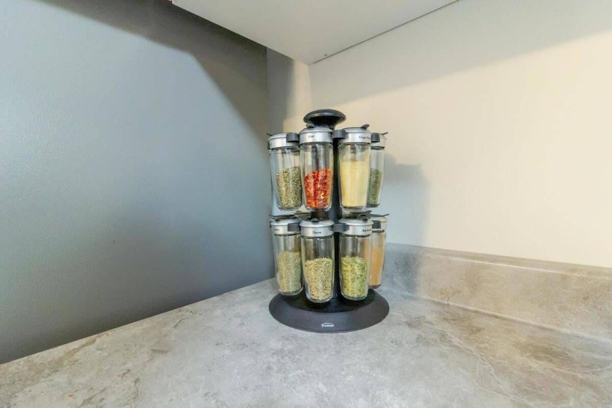 New 2BD Condo, UNB, Hospital, Golf, Patio Coffee