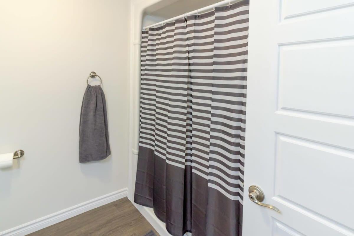 New 2BD Condo, UNB, Hospital, Golf, Patio Coffee