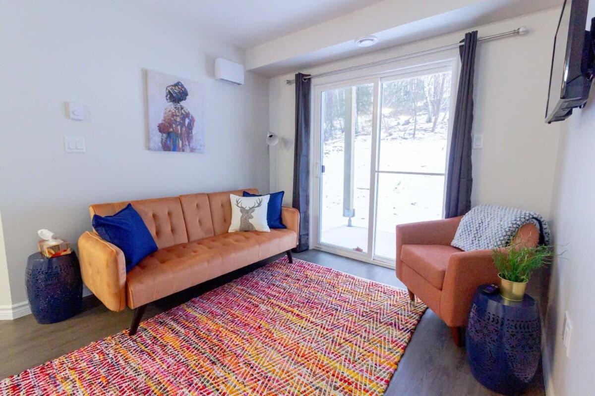 New 2BD Condo, UNB, Hospital, Golf, Patio Coffee