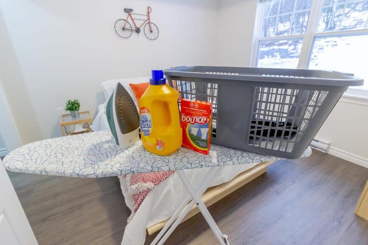 New 2BD Condo, UNB, Hospital, Golf, Patio Coffee