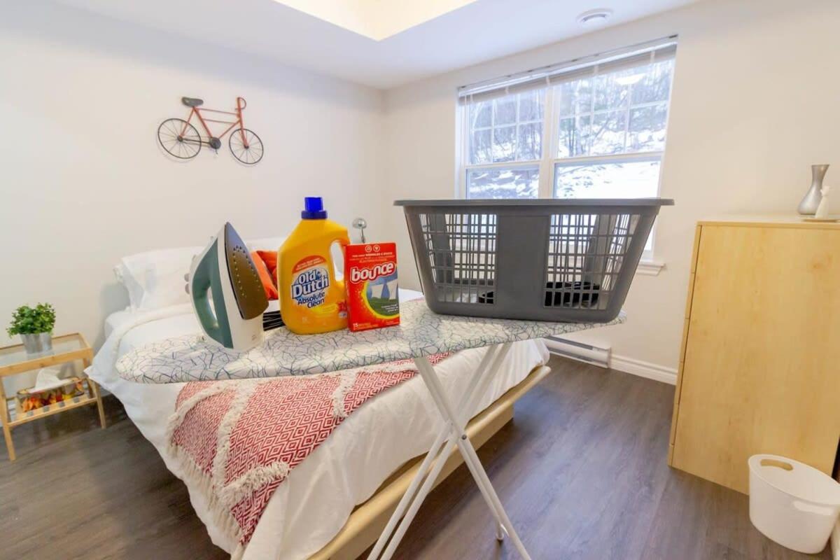 New 2BD Condo, UNB, Hospital, Golf, Patio Coffee
