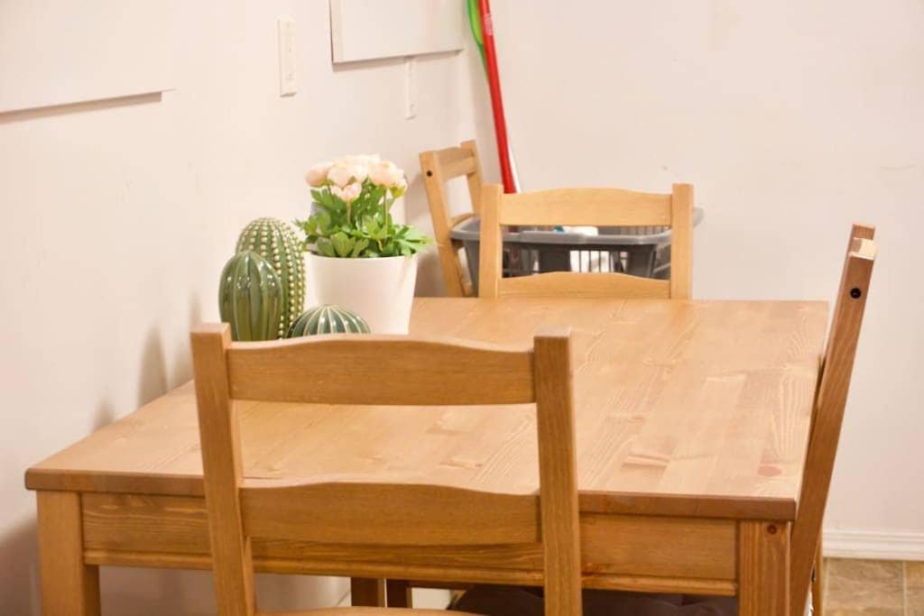 Cozy Studio Downtown Parking Coffee Location