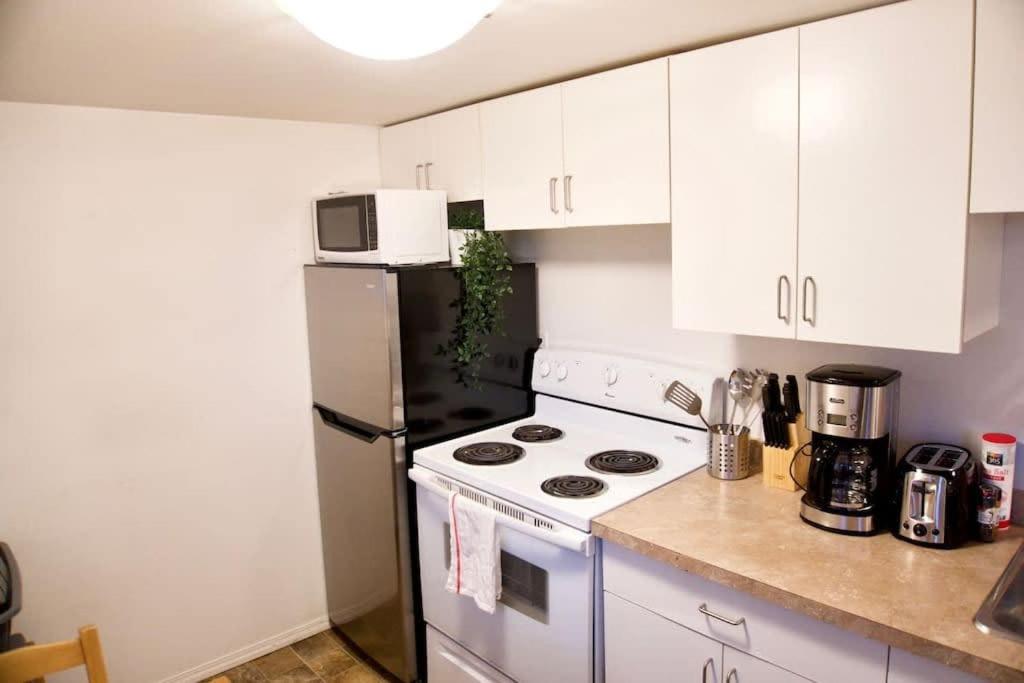 Cozy Studio Downtown Parking Coffee Location