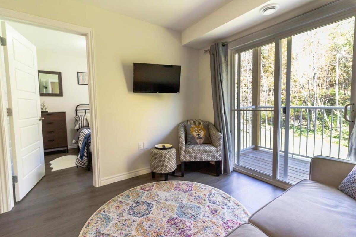 Brand new Gorgeous Condo Near UNB & Hospital Coffee Parking 202