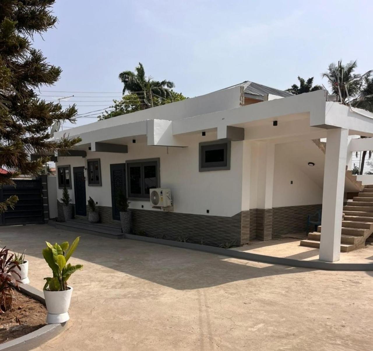 NBA PLUSH APARTMENT - GYE NYAME view 4