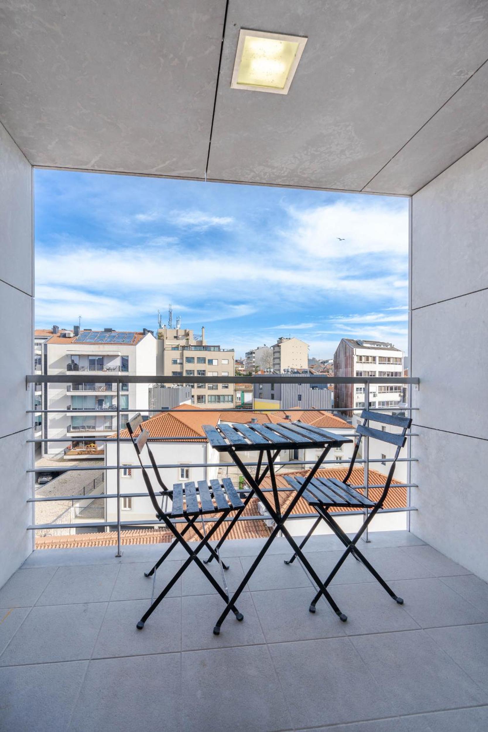 Cedofeita Sunny Apartment - Balcony & Parking view 5