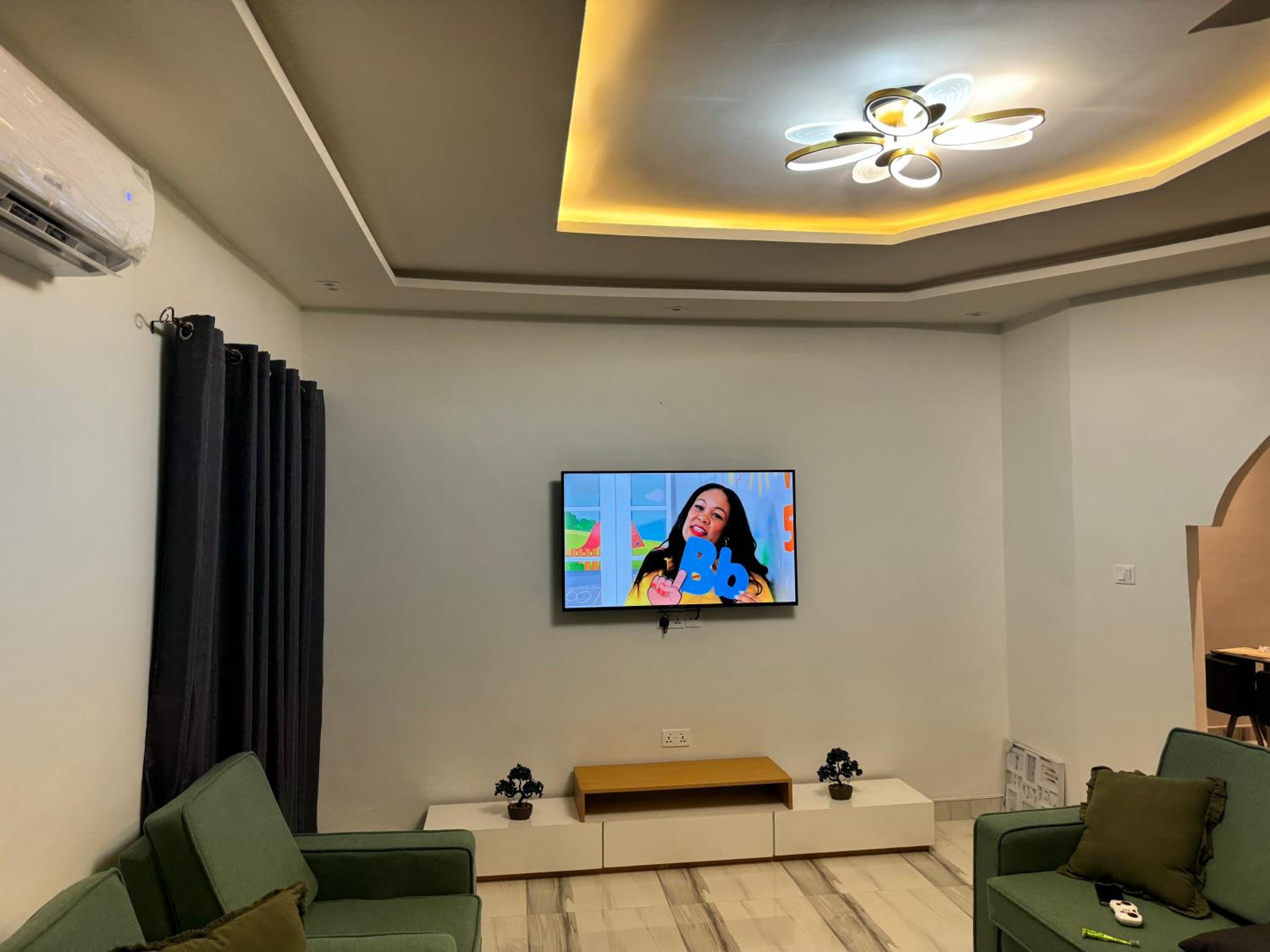 Calm Luxurious Home view 4