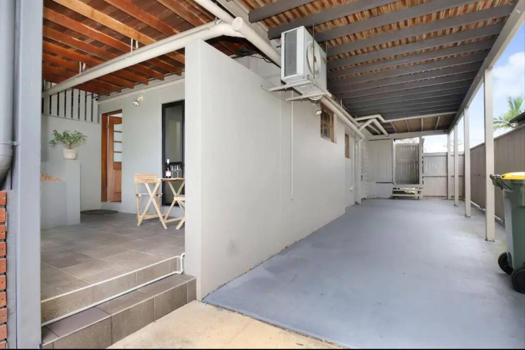 Brisbane Vacations - Close to Suncorp Stadium: 1 bed and parking! - Property Image 3
