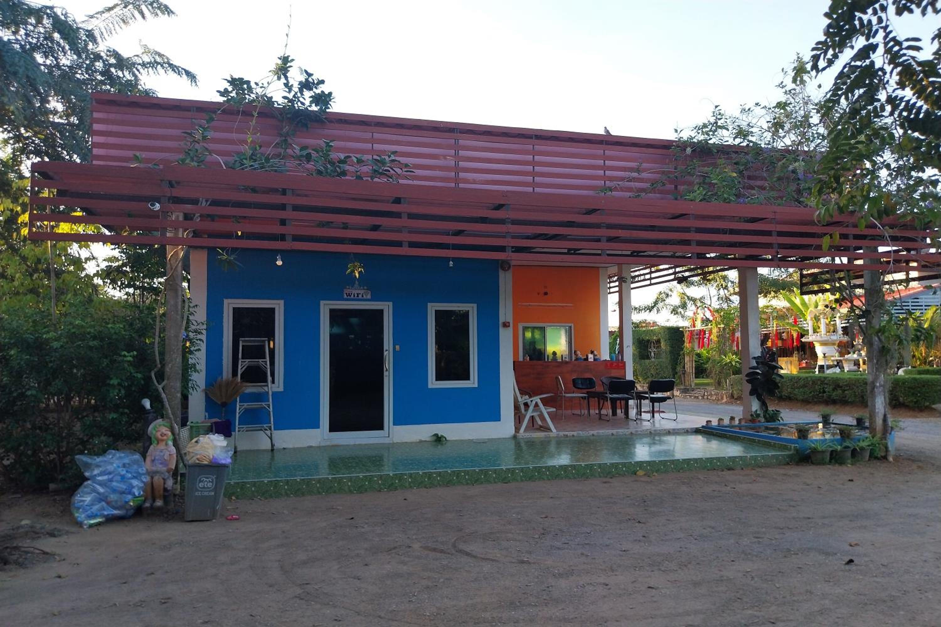 Hotel Review Resort - Image 1