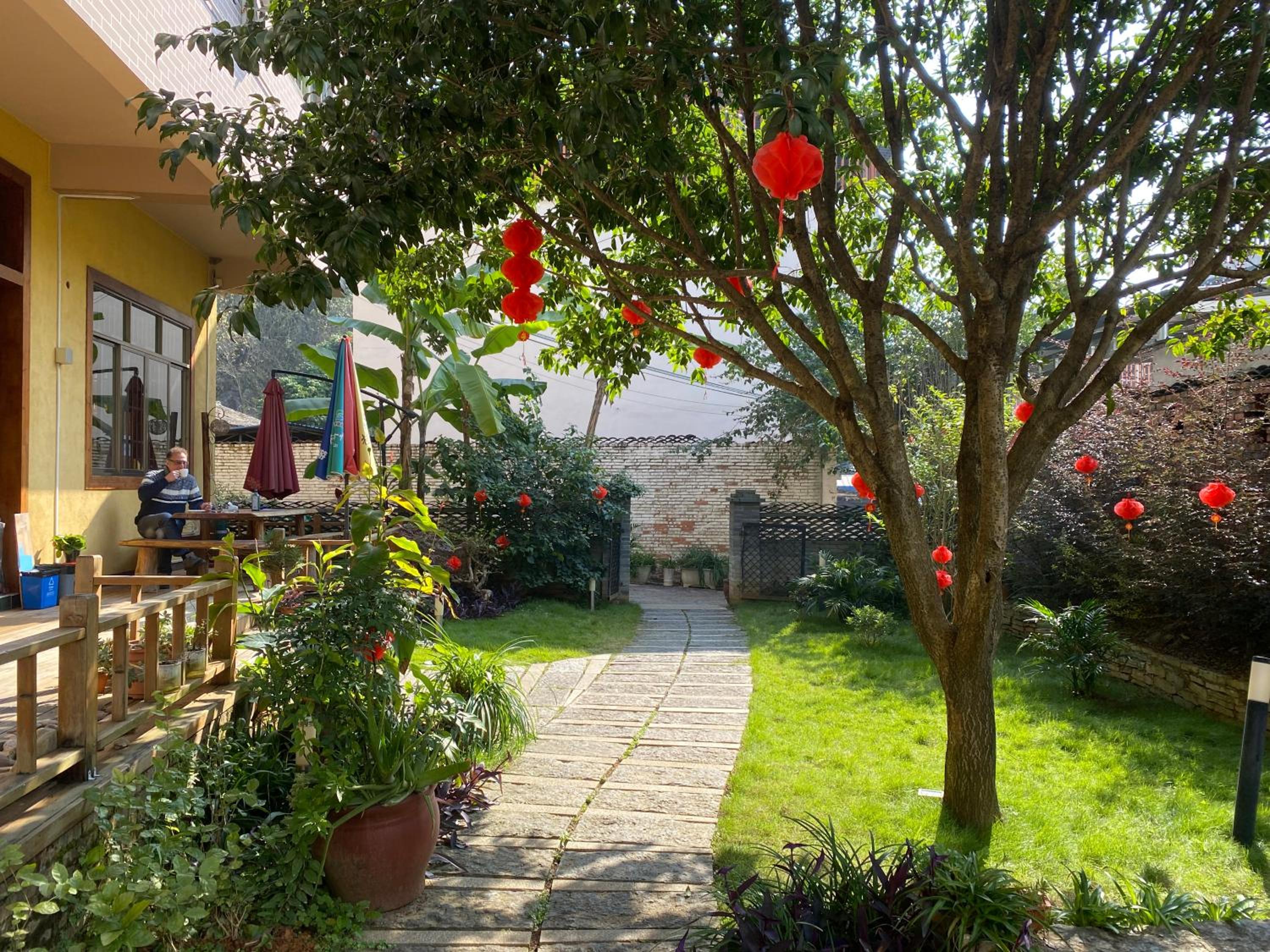 Yangshuo Eden's Social Guesthouse - Wake up to a hearty Western breakfast & fresh craft coffee & night beers & outdoor activities