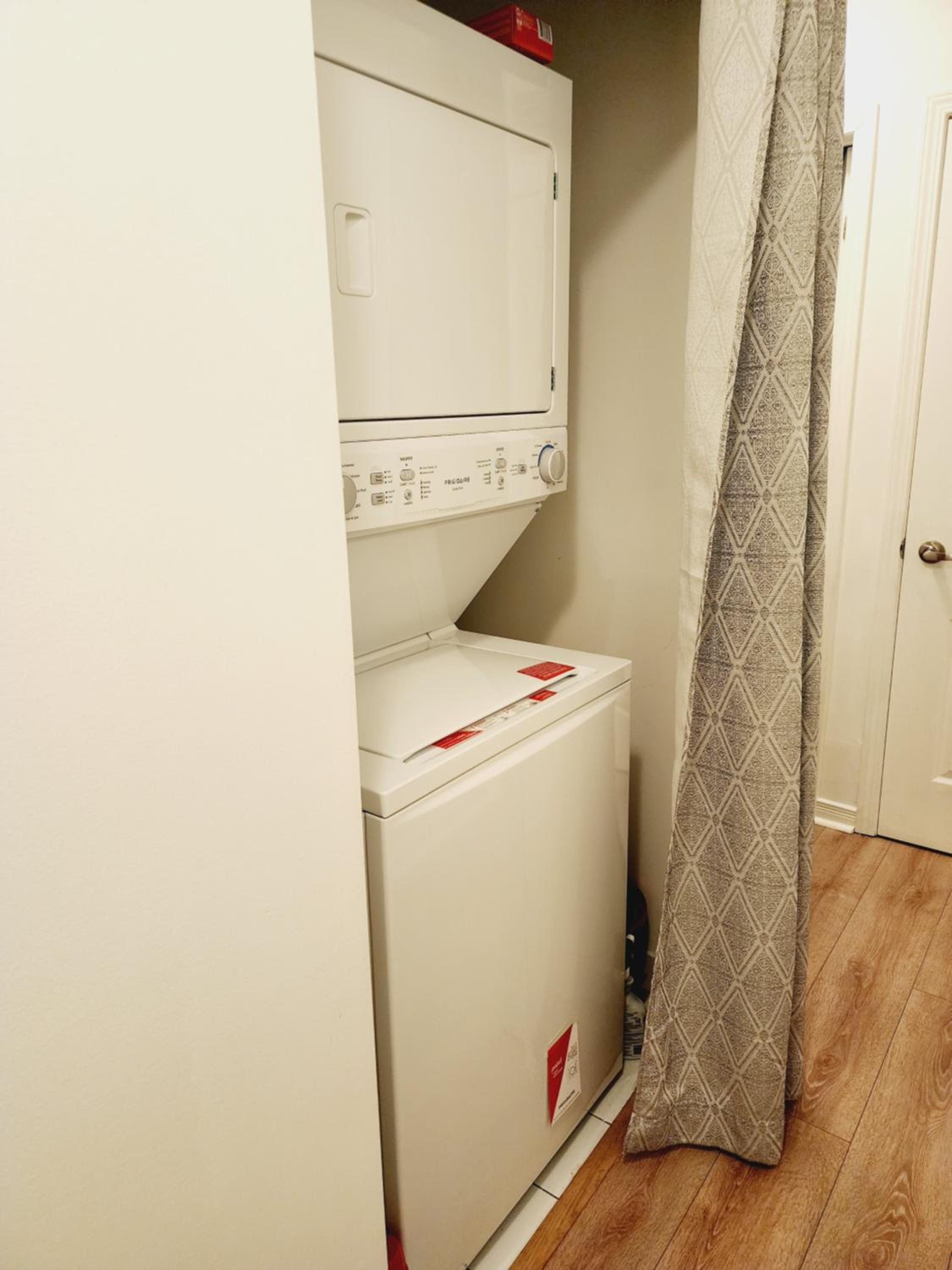 Beautiful Townhouse Near Yorkdale Mall, Wilson Subway