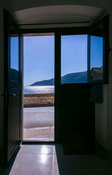 Seafront apartment Jurkovica