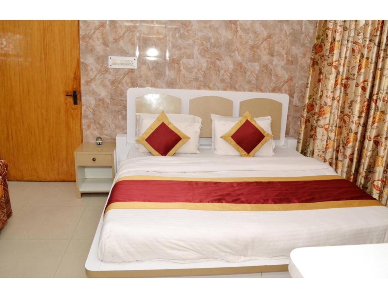 Hotel Grant Deluxe, Meerut