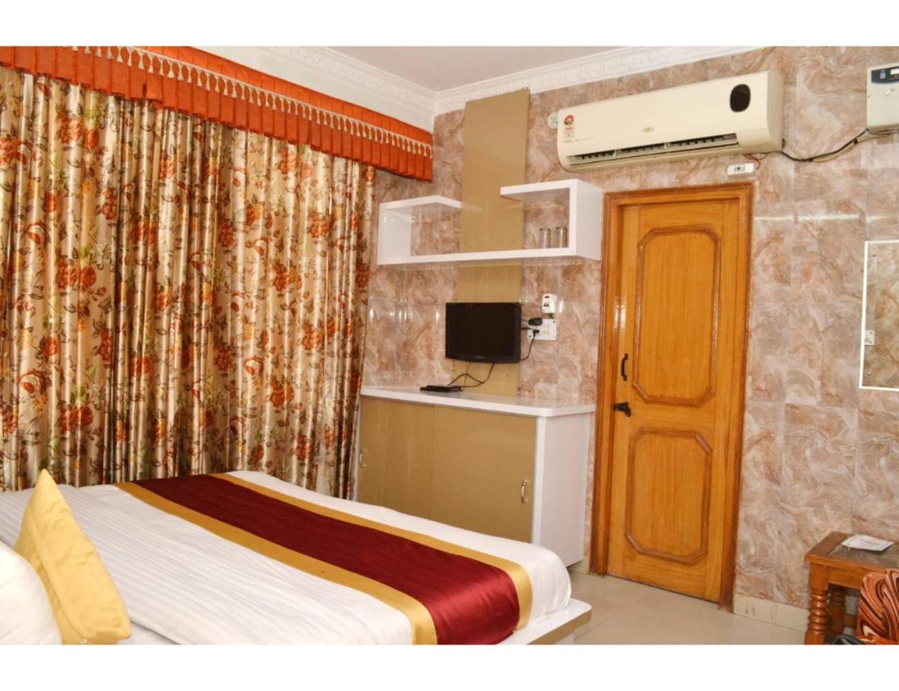 Hotel Grant Deluxe, Meerut