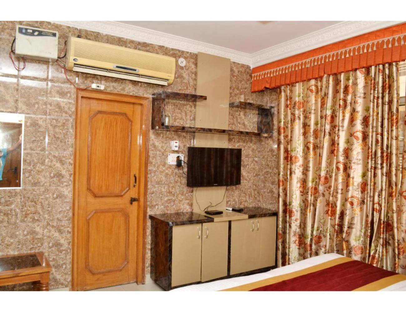 Hotel Grant Deluxe, Meerut