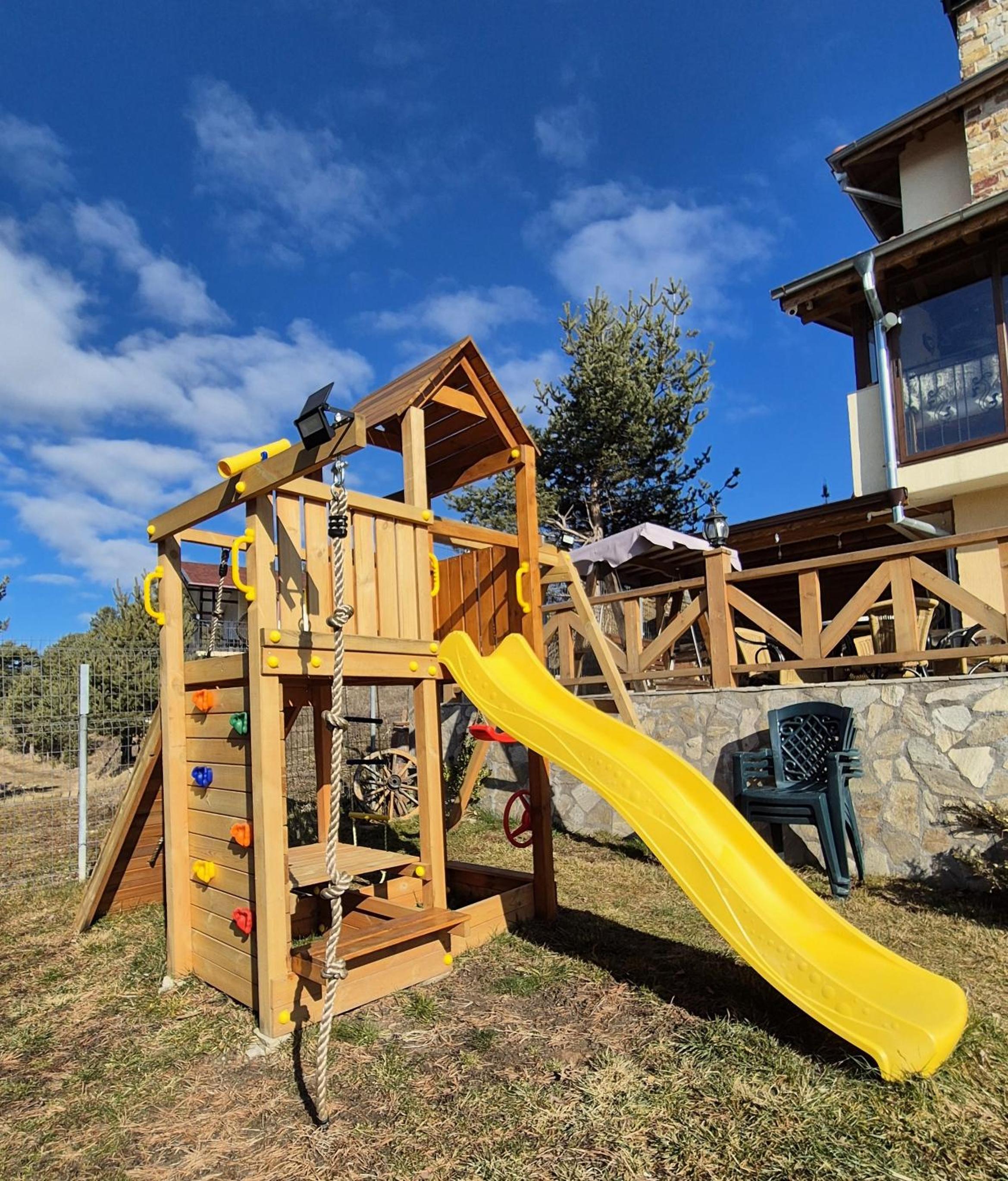Divna Forest & Lake House