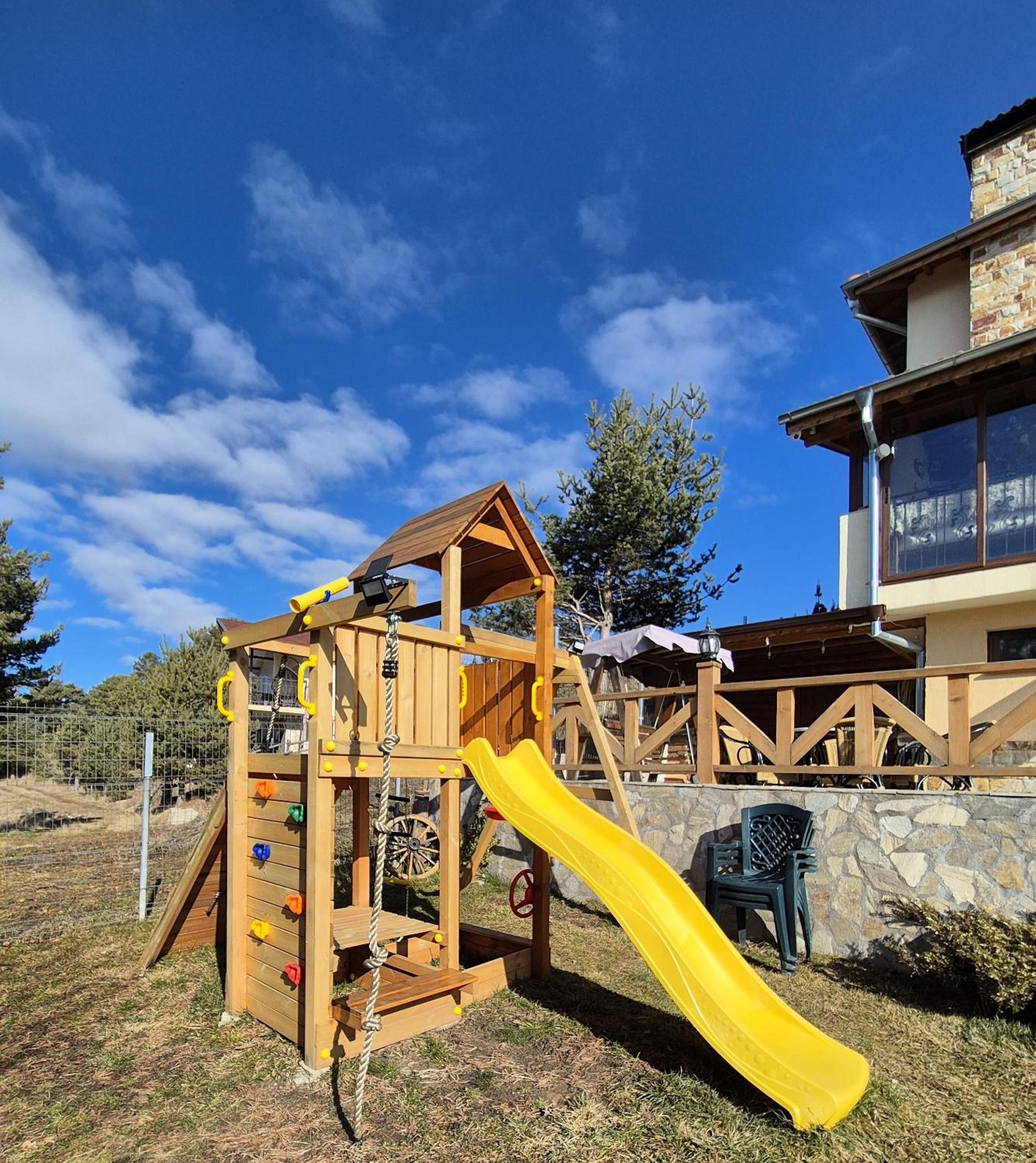 Divna Forest & Lake House