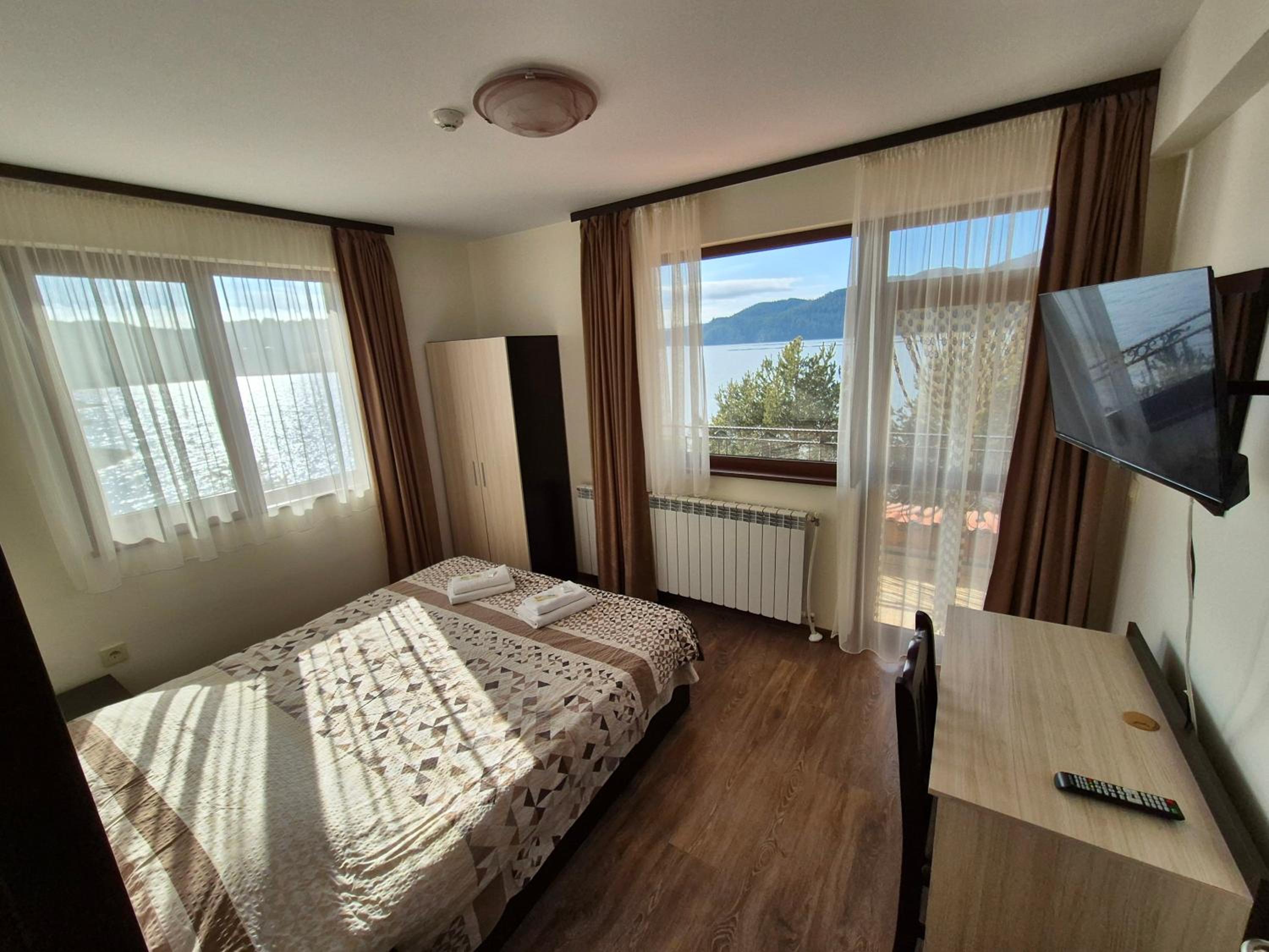 Divna Forest & Lake House