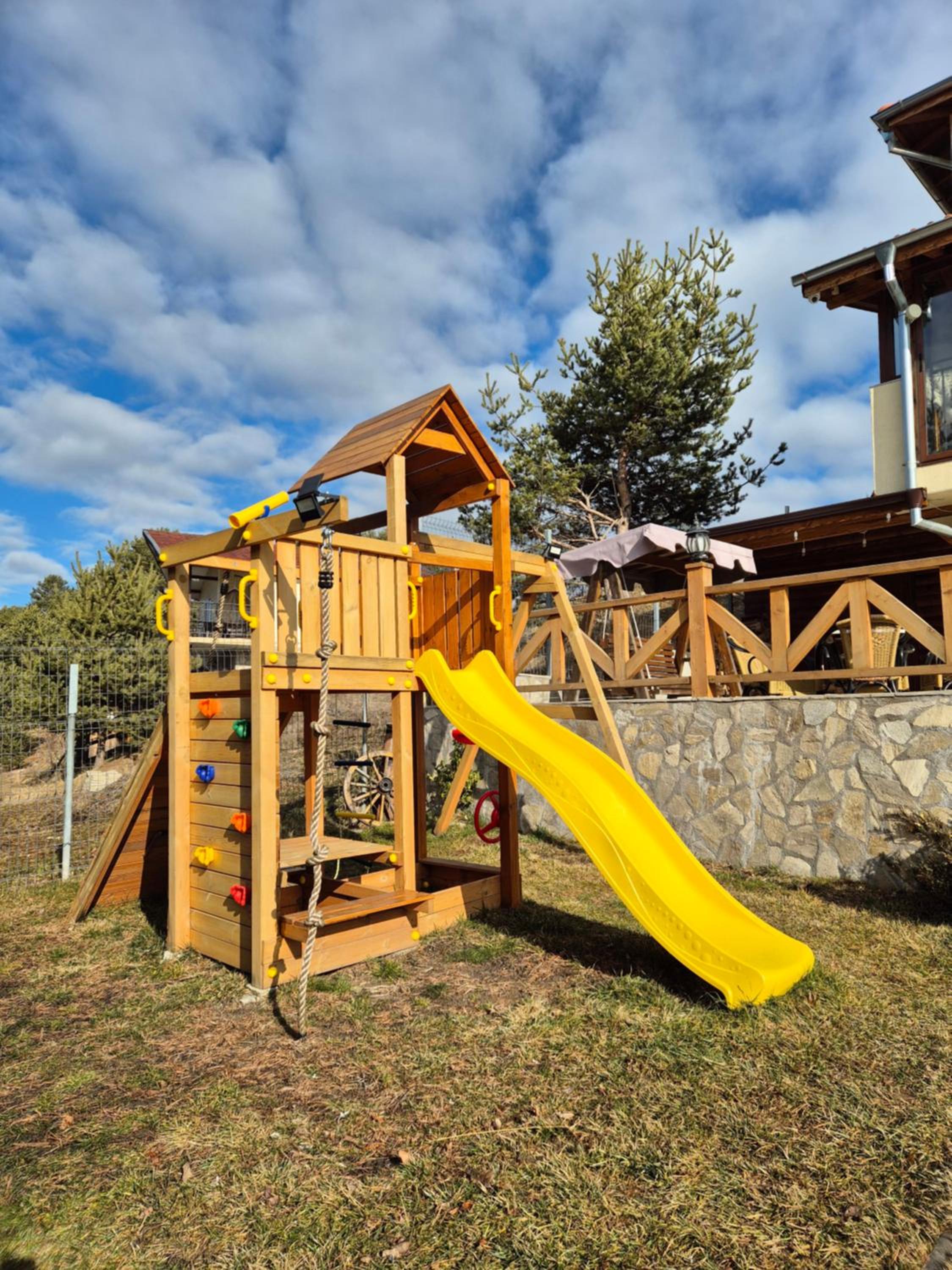 Divna Forest & Lake House