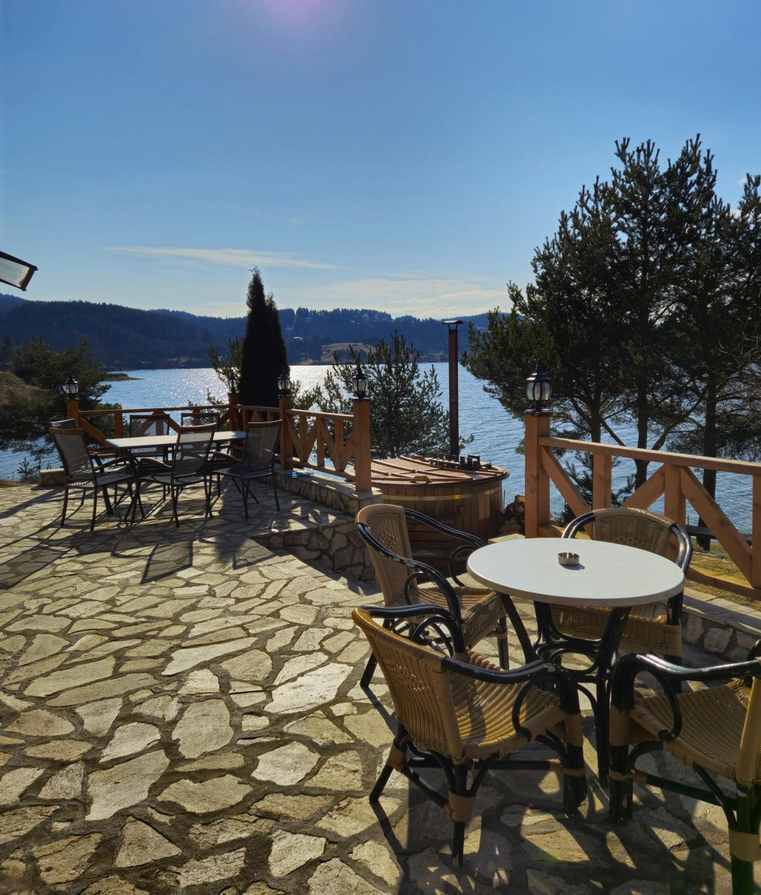 Divna Forest & Lake House