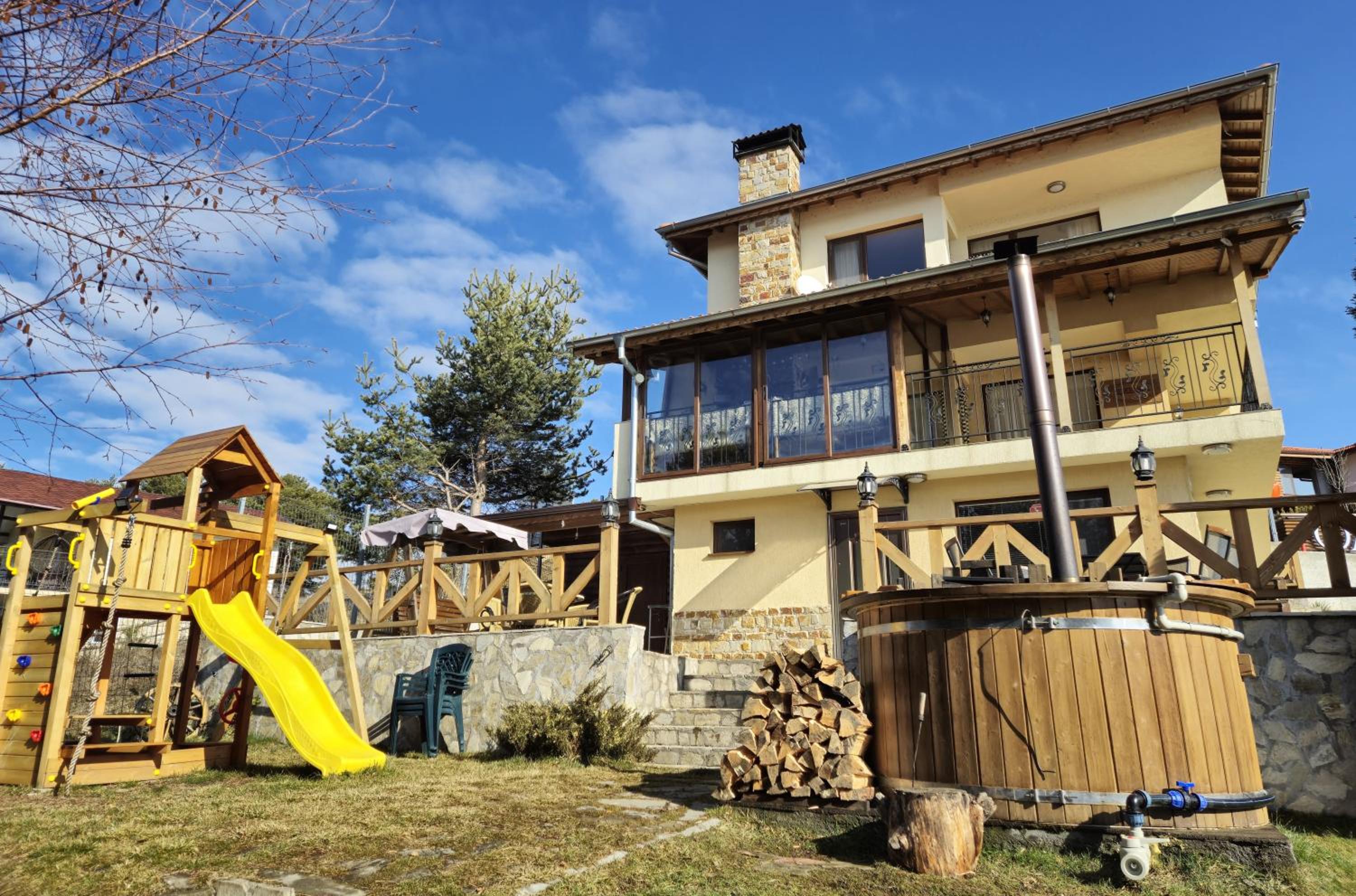 Divna Forest & Lake House