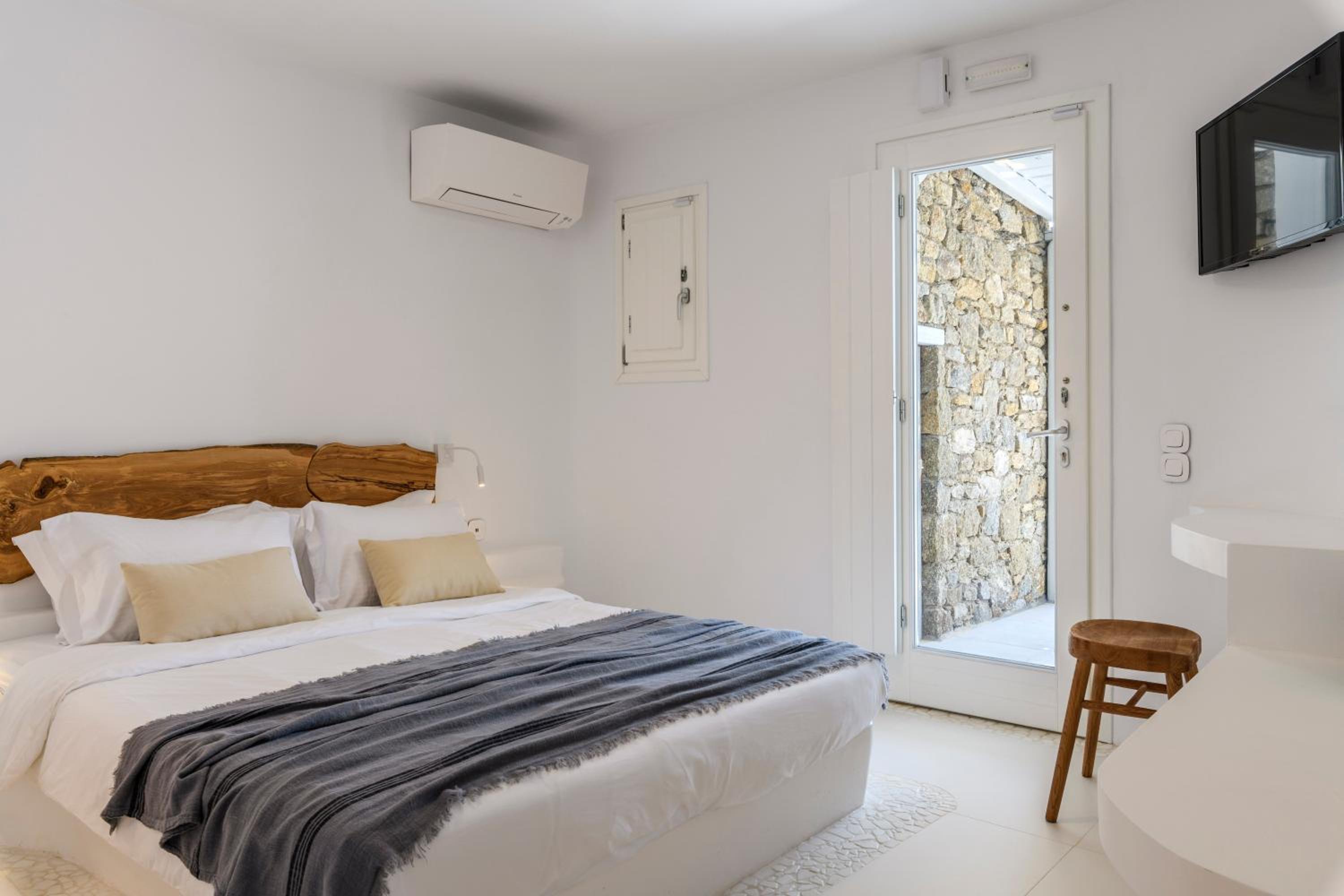 MYKONOS 4 BEDROOM POOL VILLA photo 3