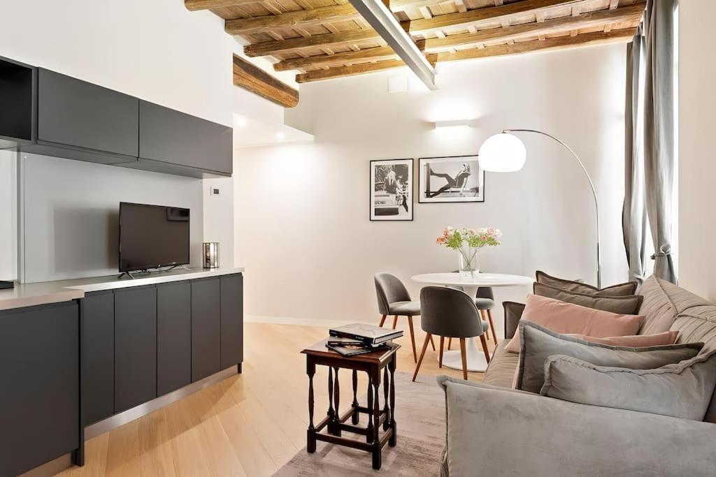 HostMe Piazza Navona Apartament