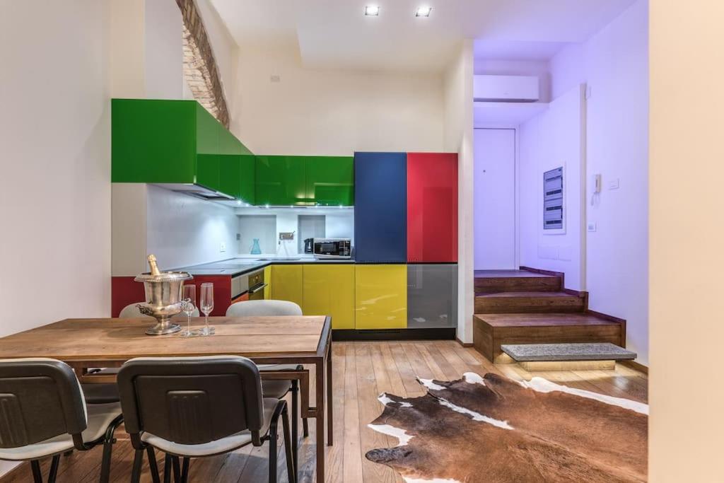 Domus Mondrian Luxury House