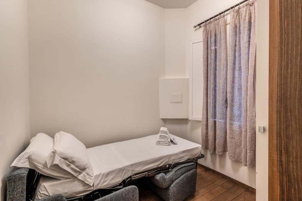 Domus Mondrian Luxury House