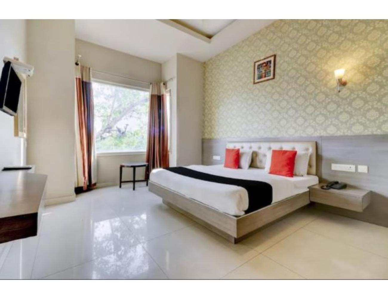 Hotel Silver Star, Mathura