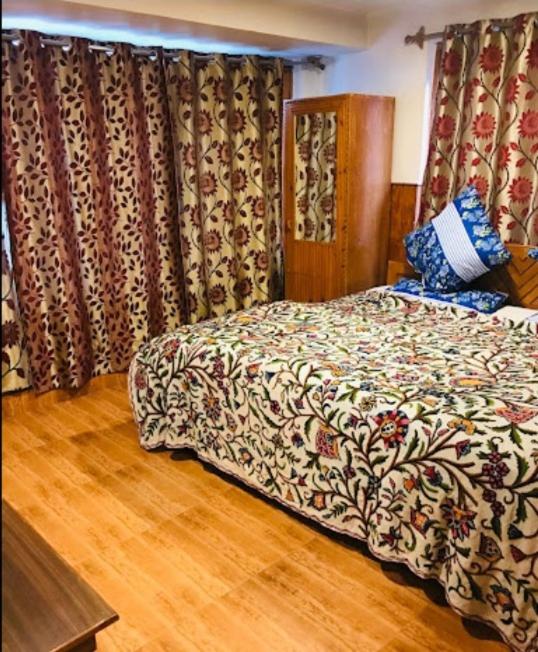 Hotel The Holy Land