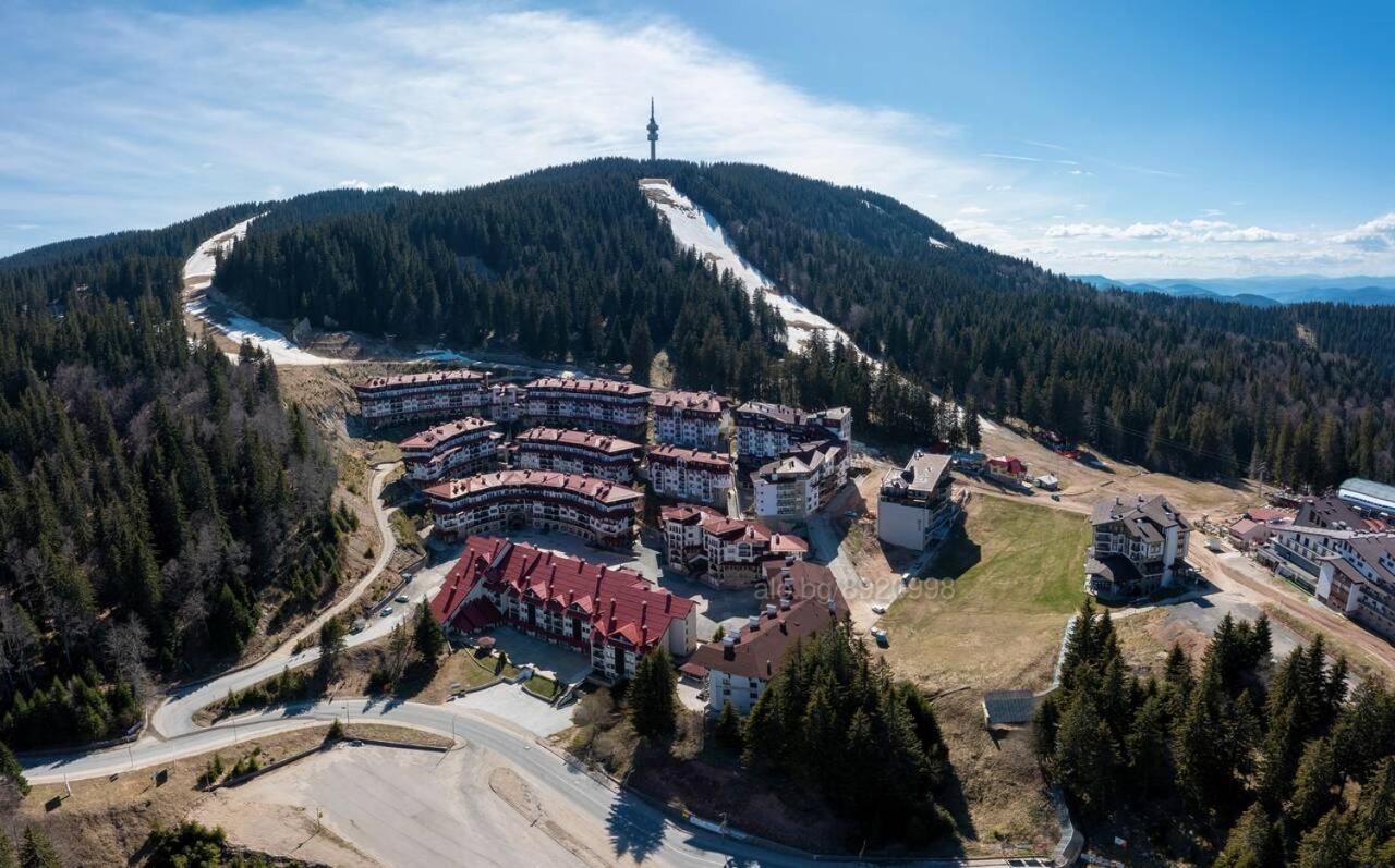 Deluxe Apartments